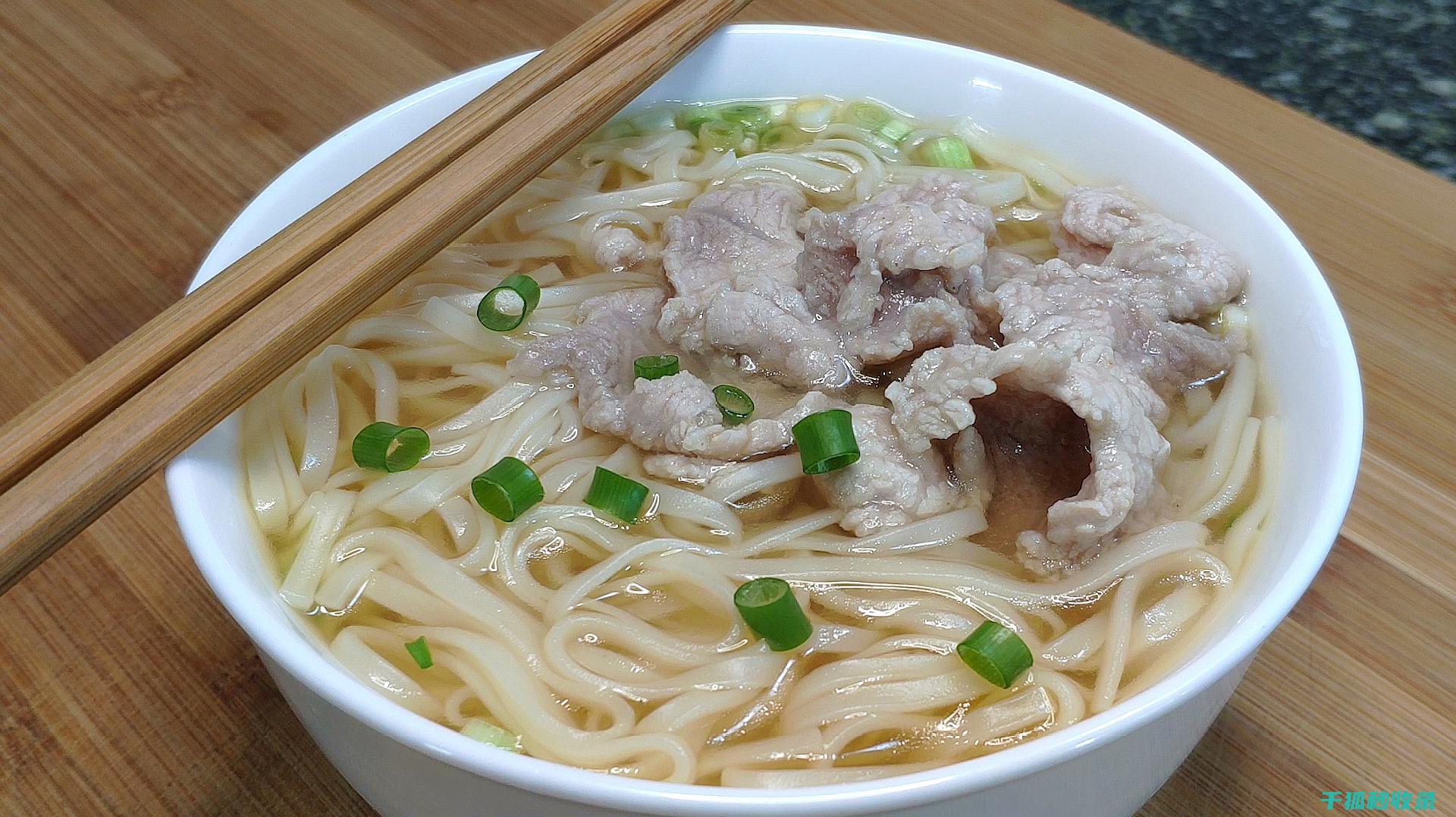 面条粘锅？厨房大师的实用小技巧！ (面条粘锅是什么物理现象)